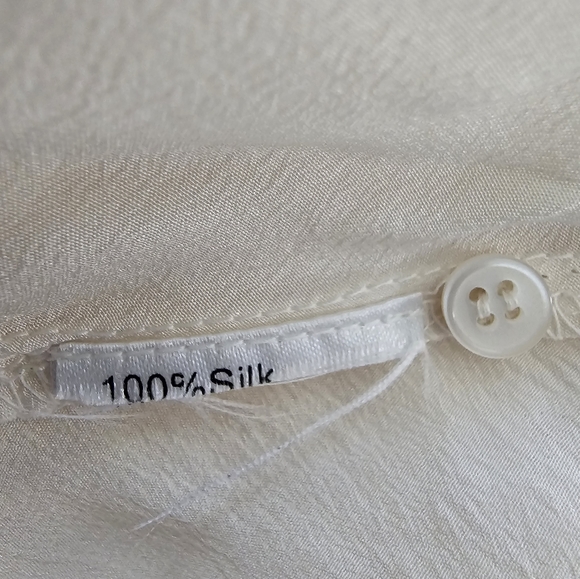 Hannah Jo Silk Top w/ Removable Intricate Bib Necklace | Cream | Small | EUC - Picture 10 of 10